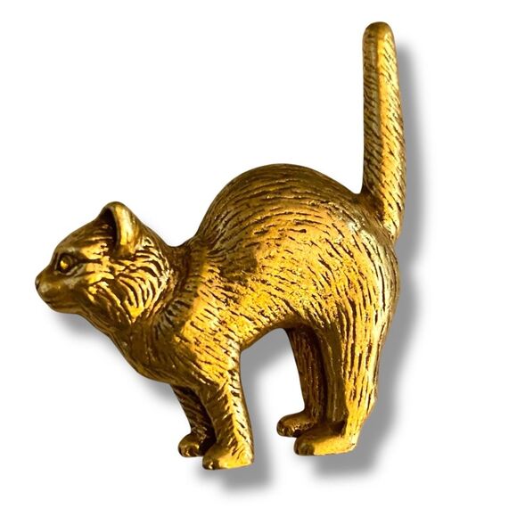 Vintage MMA Cat Brooch Textured Gold Tone Standing Cat Tail Up Original Box - Picture 1 of 10